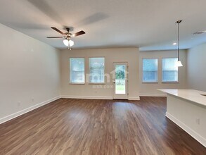 3101 Artemisia Ln in Zephyrhills, FL - Building Photo - Building Photo