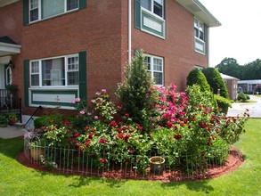 Mall & Starview Gardens in Mahwah, NJ - Building Photo - Building Photo