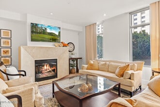 2402 E Esplanade Ln in Phoenix, AZ - Building Photo - Building Photo