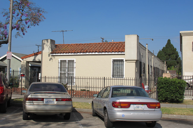 1741 Chestnut Ave in Long Beach, CA - Foto de edificio - Building Photo