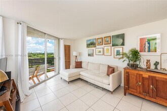 2400 SW 3rd Ave, Unit 703 in Miami, FL - Building Photo - Building Photo