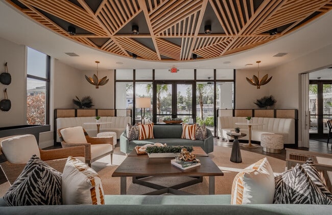 Reva in Ft. Myers, FL - Foto de edificio - Building Photo