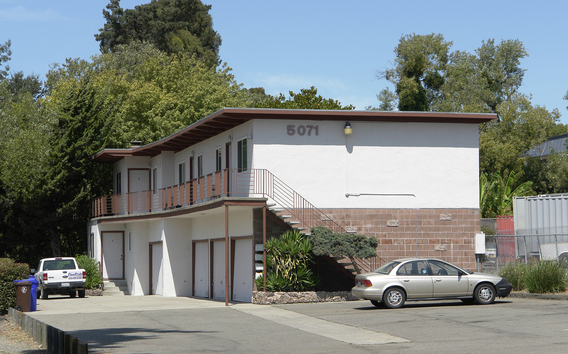 5071 Appian Way in El Sobrante, CA - Building Photo