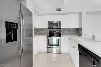 1210 Wildwood Lakes Blvd in Naples, FL - Building Photo - Building Photo