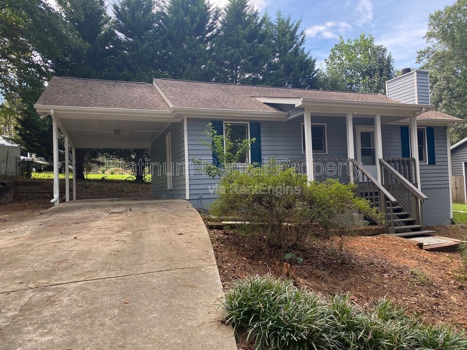 4545 Bonneville Dr in Cumming, GA - Building Photo