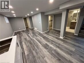 90 Lorne St in St Catharines, ON - Building Photo - Building Photo