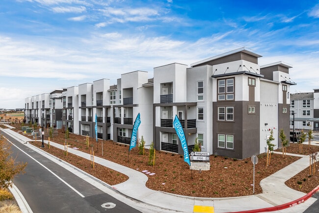 Fiddyment Apartments in Roseville, CA - Foto de edificio - Building Photo