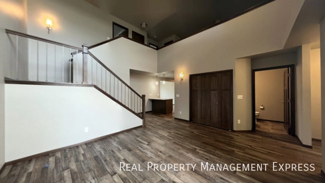 Modern 3 Bed, 2.5 Bath with Loft | Located in Southeast Sioux Falls in Sioux Falls, SD - Building Photo - Building Photo