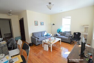 5 Smythe St, Unit 2 in Brookline, MA - Foto de edificio - Building Photo