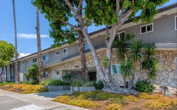 Crenshaw Manor in Inglewood, CA - Building Photo - Building Photo