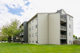 Southdale Park Apartments in Edmonton, AB - Building Photo - Building Photo