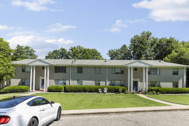 Cahaba Hills Apartments in Vestavia Hills, AL - Foto de edificio - Building Photo