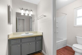 2078 Loma Linda Way N in Clearwater, FL - Building Photo - Building Photo