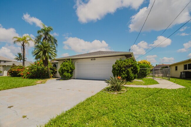 403 SE 33rd Terrace in Cape Coral, FL - Building Photo - Building Photo