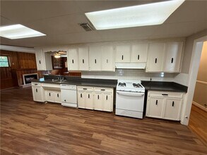 6 Elizabeth Ave in Chickasaw, AL - Foto de edificio - Building Photo