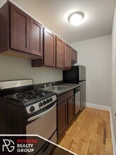 813 W Cornelia Ave, Unit 817A-108 in Chicago, IL - Building Photo - Building Photo