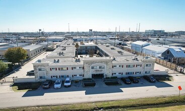 The Majestic in Houston, TX - Building Photo - Primary Photo