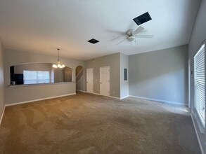 927 Spring Harvest Ct in Orlando, FL - Foto de edificio - Building Photo