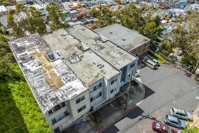 56 Edgewood Ct in Daly City, CA - Building Photo - Building Photo