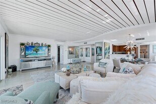 9051 Gulf Shore Dr in Naples, FL - Building Photo