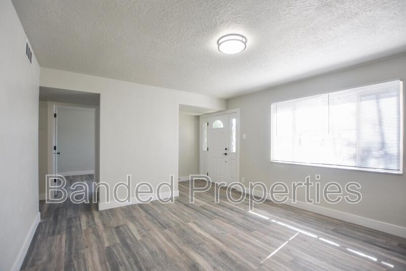 5155 S 4660 W in Kearns, UT - Foto de edificio