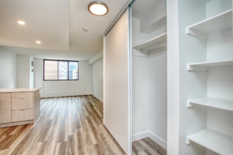 1101 Bay Street Apartments in Toronto, ON - Building Photo - Building Photo