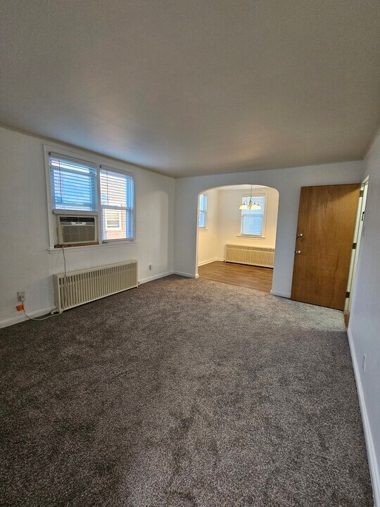 1029 Fanshawe St, Unit 2nd FLOOR in Philadelphia, PA - Building Photo