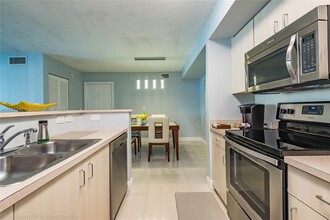 11165 SW 6th St in Pembroke Pines, FL - Building Photo - Building Photo