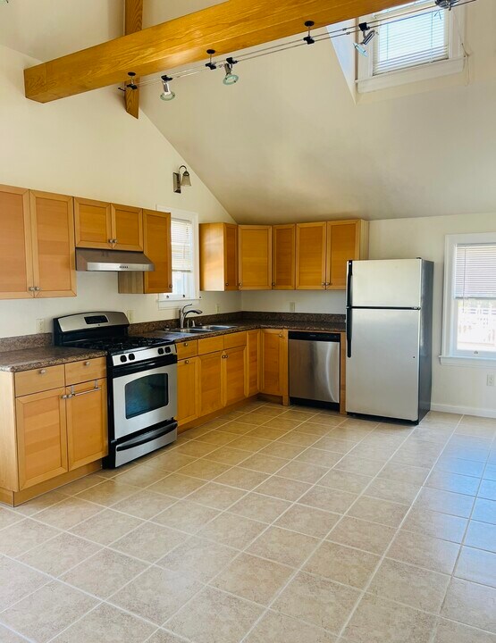 911 Willow St, Unit Gold Coast Gem in Alameda, CA - Building Photo