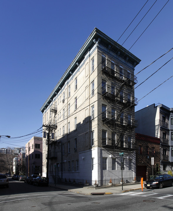 600 Monroe St in Hoboken, NJ - Building Photo