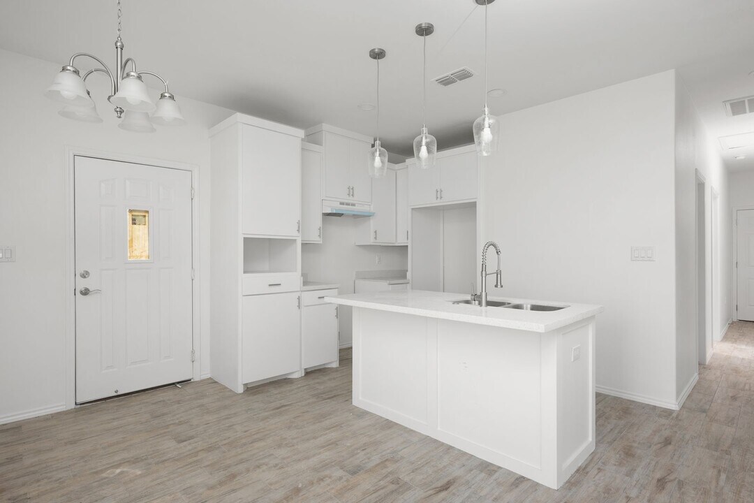 2210 E Valley Cir-Unit -#A in La Feria, TX - Building Photo