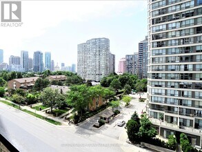 36 Elm Dr W in Mississauga, ON - Building Photo - Building Photo