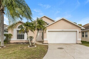 4643 Eagle Peak Dr in Kissimmee, FL - Building Photo