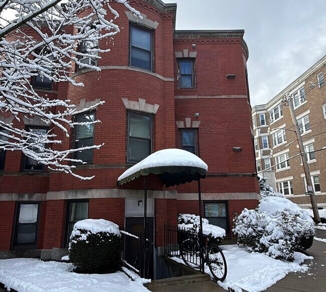 2 Colliston Rd in Boston, MA - Foto de edificio - Building Photo