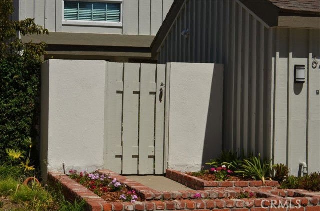 64 Oak Tree Ln in Irvine, CA - Building Photo - Building Photo