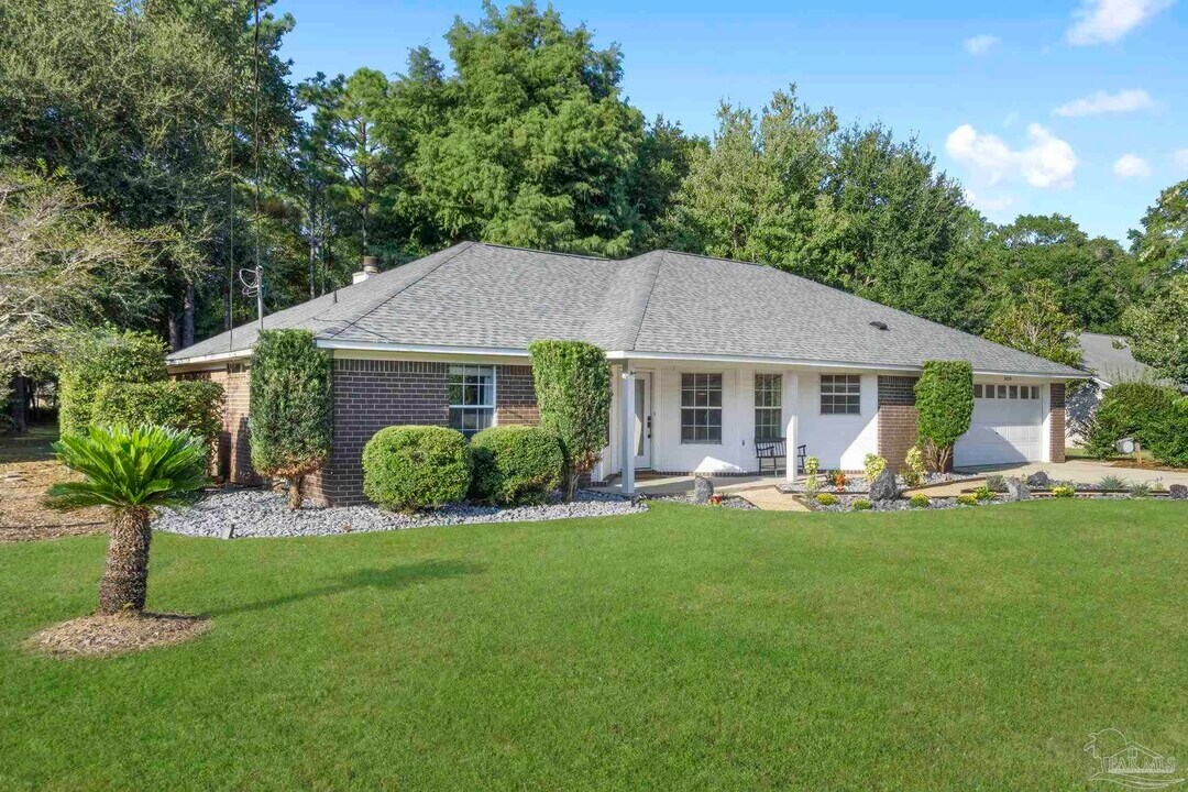 5828 Ibis Rd in Milton, FL - Building Photo