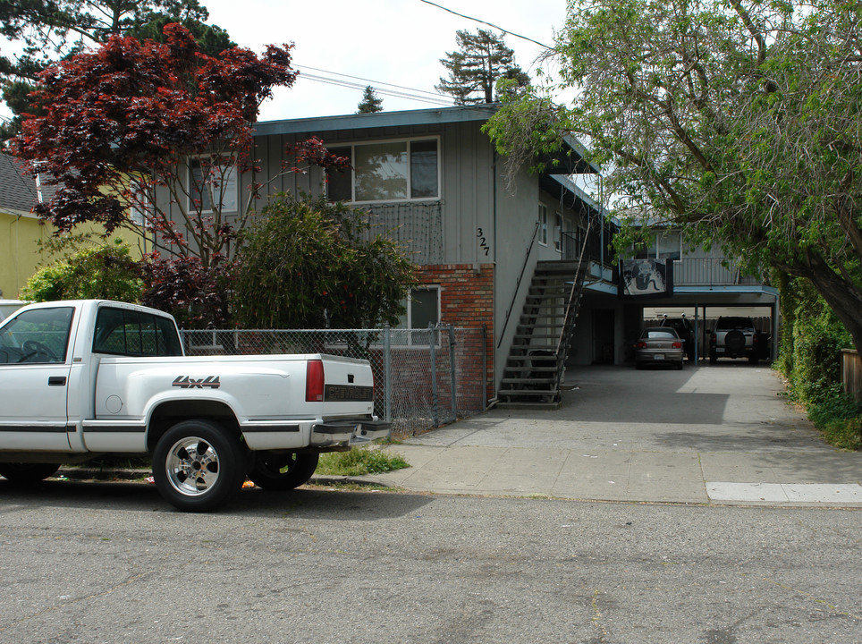 327 Ramona St in San Mateo, CA - Building Photo