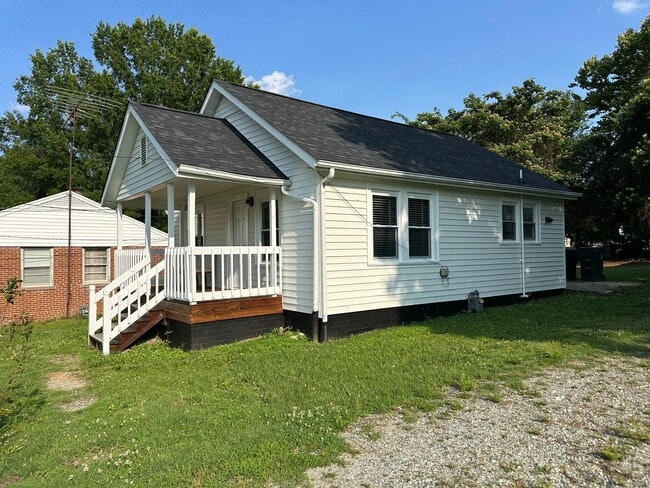 1411 Piedmont Way in Burlington, NC - Building Photo - Building Photo