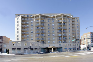 Buena Pointe in Chicago, IL - Building Photo - Building Photo