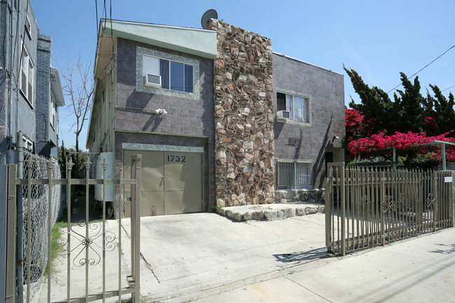 1732 New England St in Los Angeles, CA - Building Photo - Building Photo