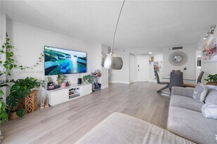 3530 Mystic Pointe Dr, Unit 1406 in Aventura, FL - Building Photo