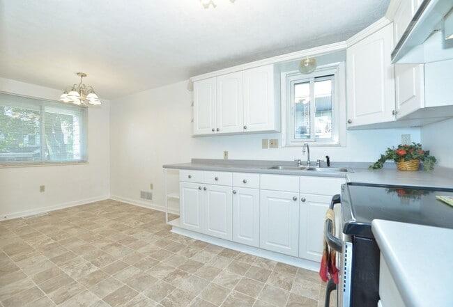 135 Elmont St in Pittsburgh, PA - Building Photo - Building Photo