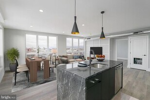 526 Brown St in Philadelphia, PA - Building Photo