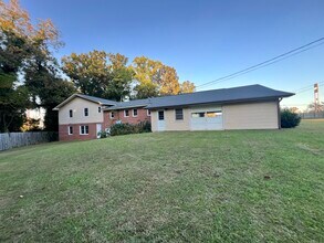 333 Chapman Rd in Byron, GA - Building Photo - Building Photo