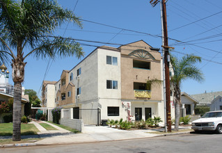 5421 La Mirada Ave in Los Angeles, CA - Building Photo - Building Photo