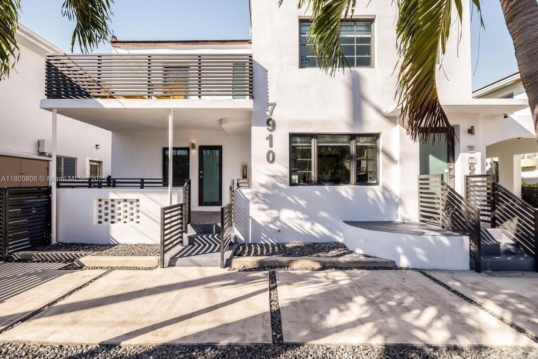 7910 Byron Ave in Miami Beach, FL - Building Photo