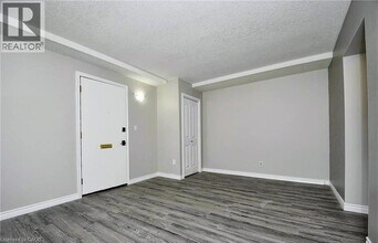 233 Westminster Dr S in Cambridge, ON - Building Photo - Building Photo