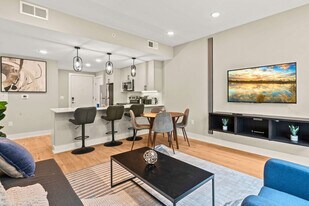 916 N Delaware Ave in Philadelphia, PA - Building Photo