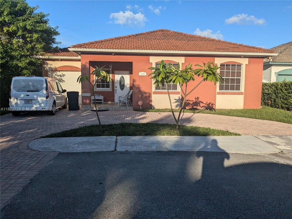 14967 NW 91st Ct in Hialeah, FL - Building Photo