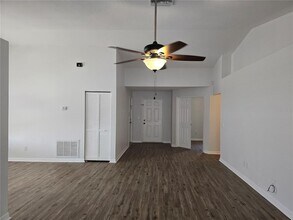717 Chilt Dr in Brandon, FL - Building Photo - Building Photo